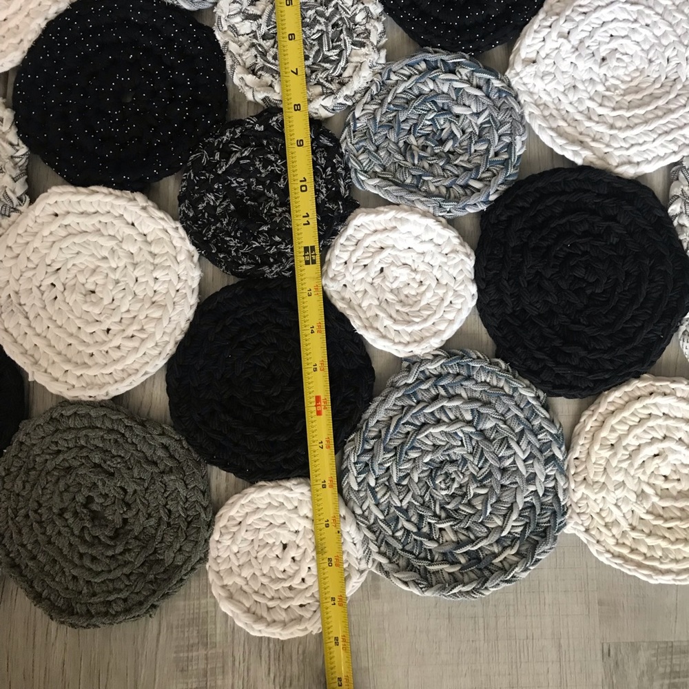 Decorative Rug. NWOT. - Picture 6 of 7